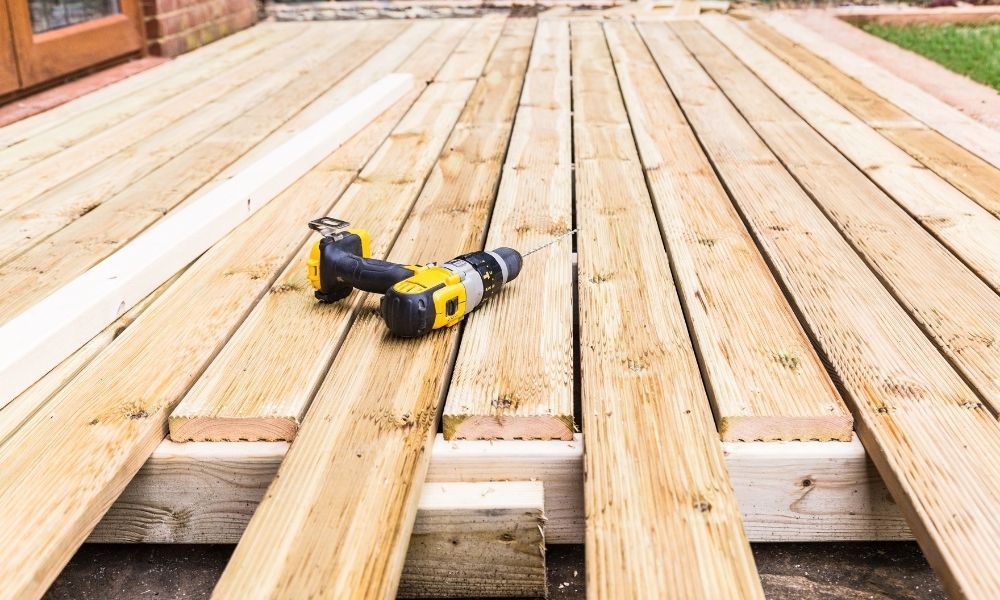 Reasons To Hire a Deck Design and Installation Professional